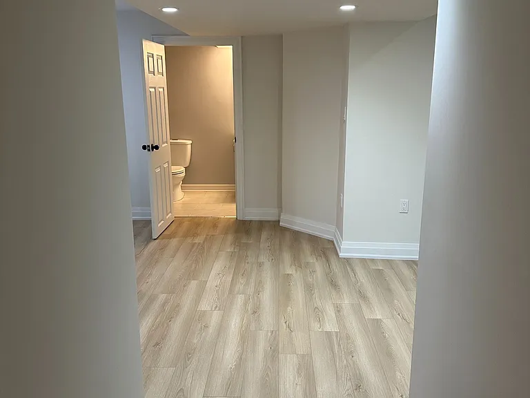 93 Courtney Cres #1 — Photo 9