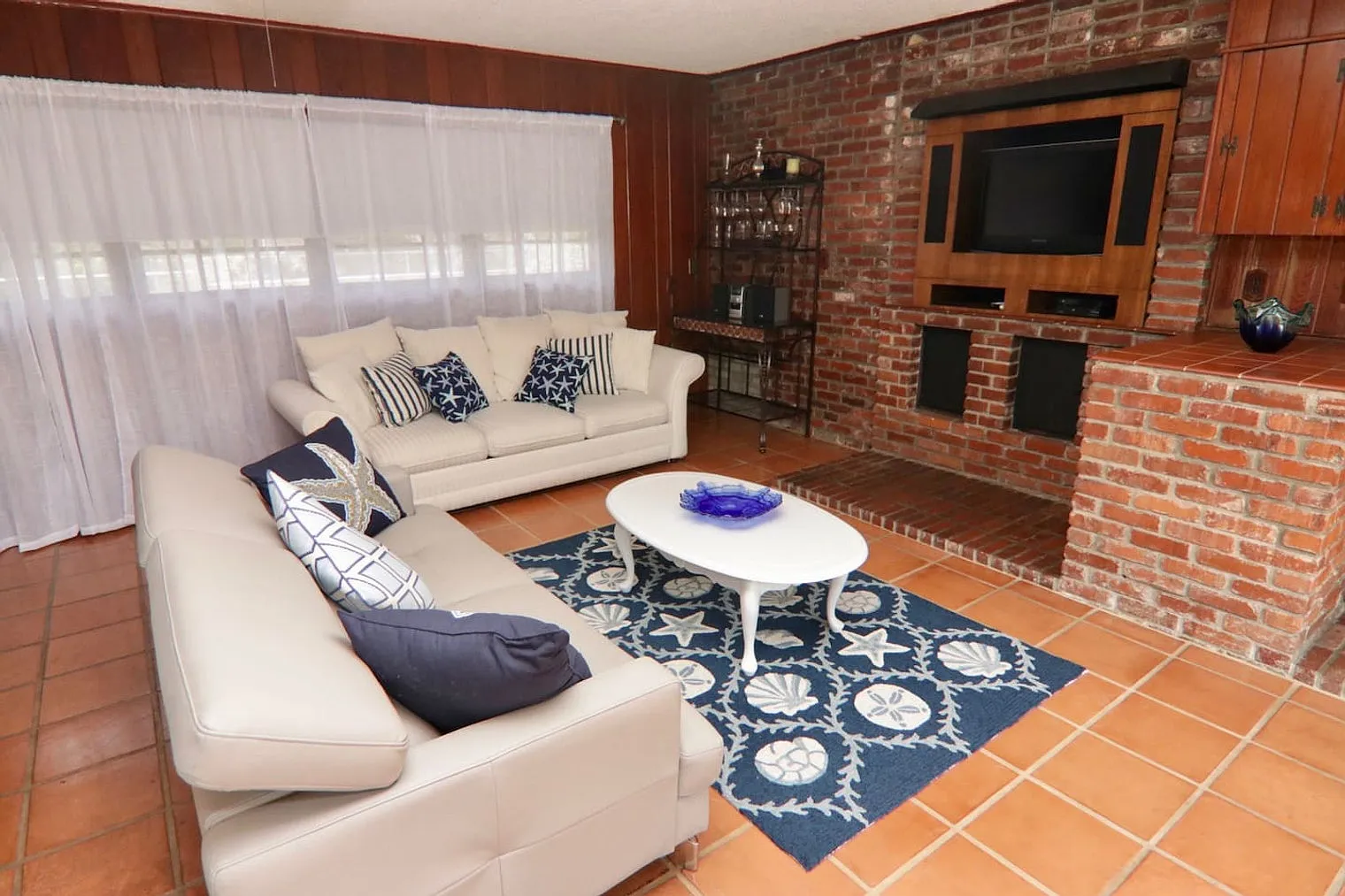 1 bed, 1.0 bath, 1259 sqft, $4,681 — Photo 2