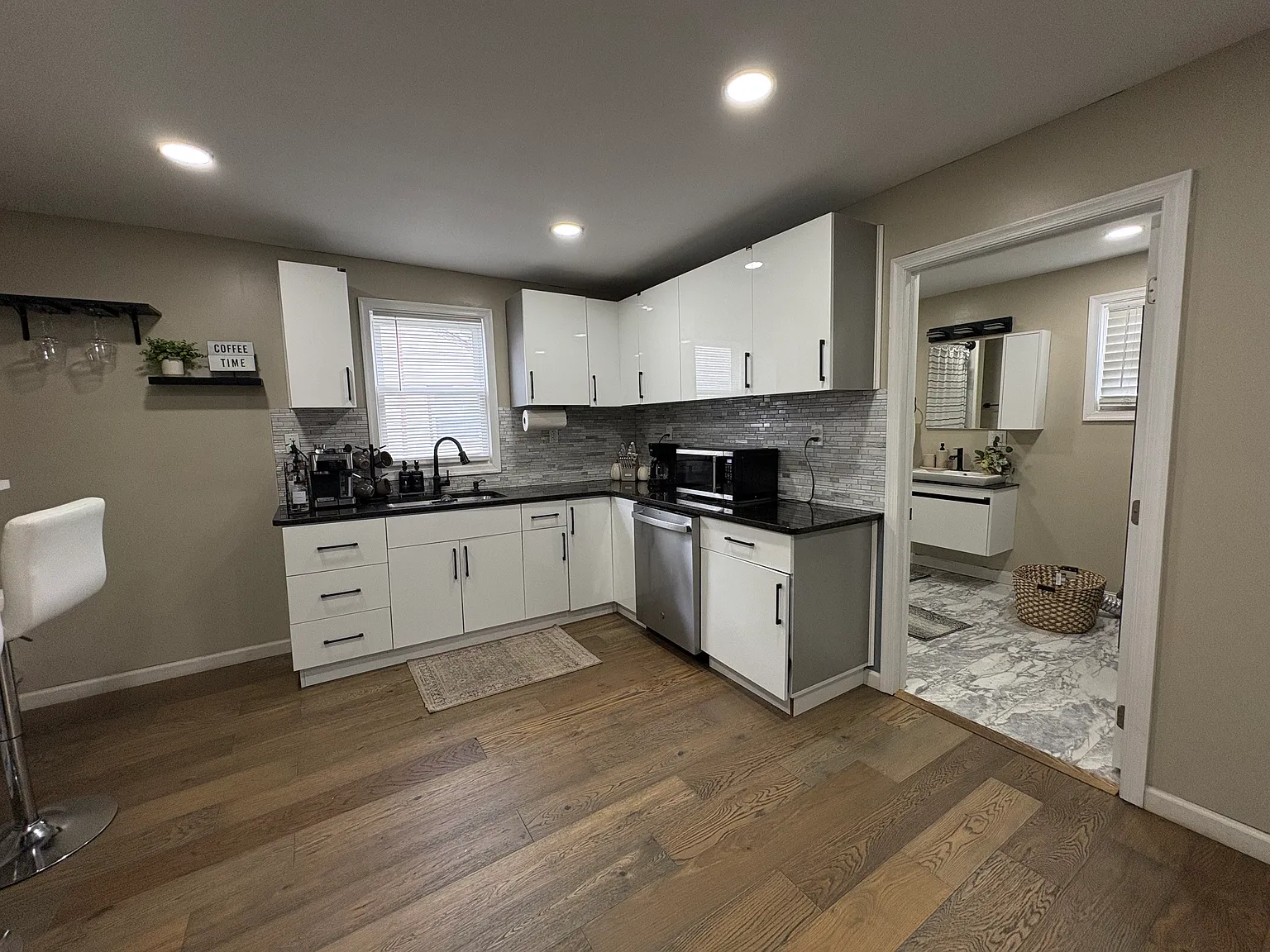 3 bed, 1376 sqft, $2,000 — Photo 2