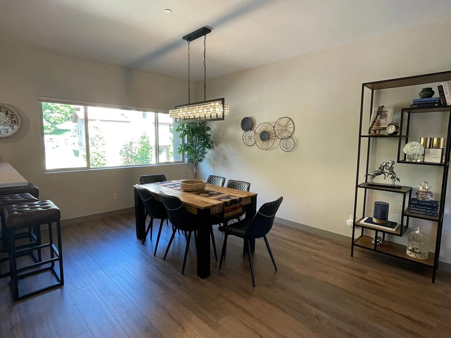 3 bed, 1897 sqft, $3,600 — Photo 4