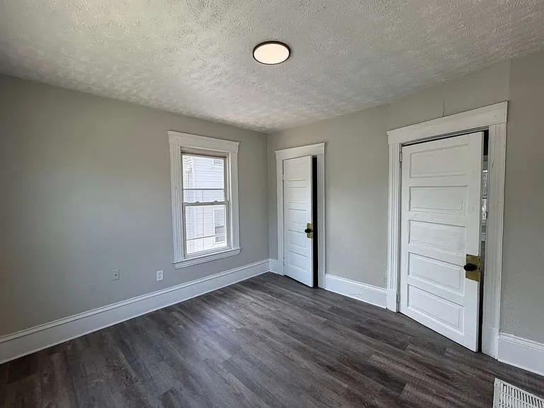 2132 W 100th St — Photo 26