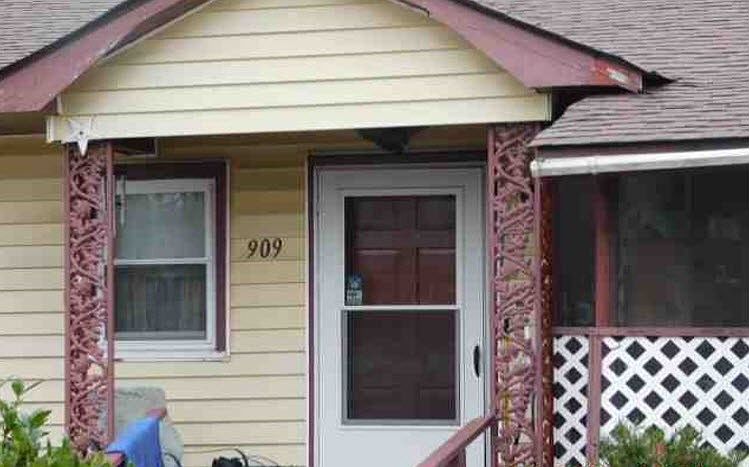 2nd image of 909 W Dixie St