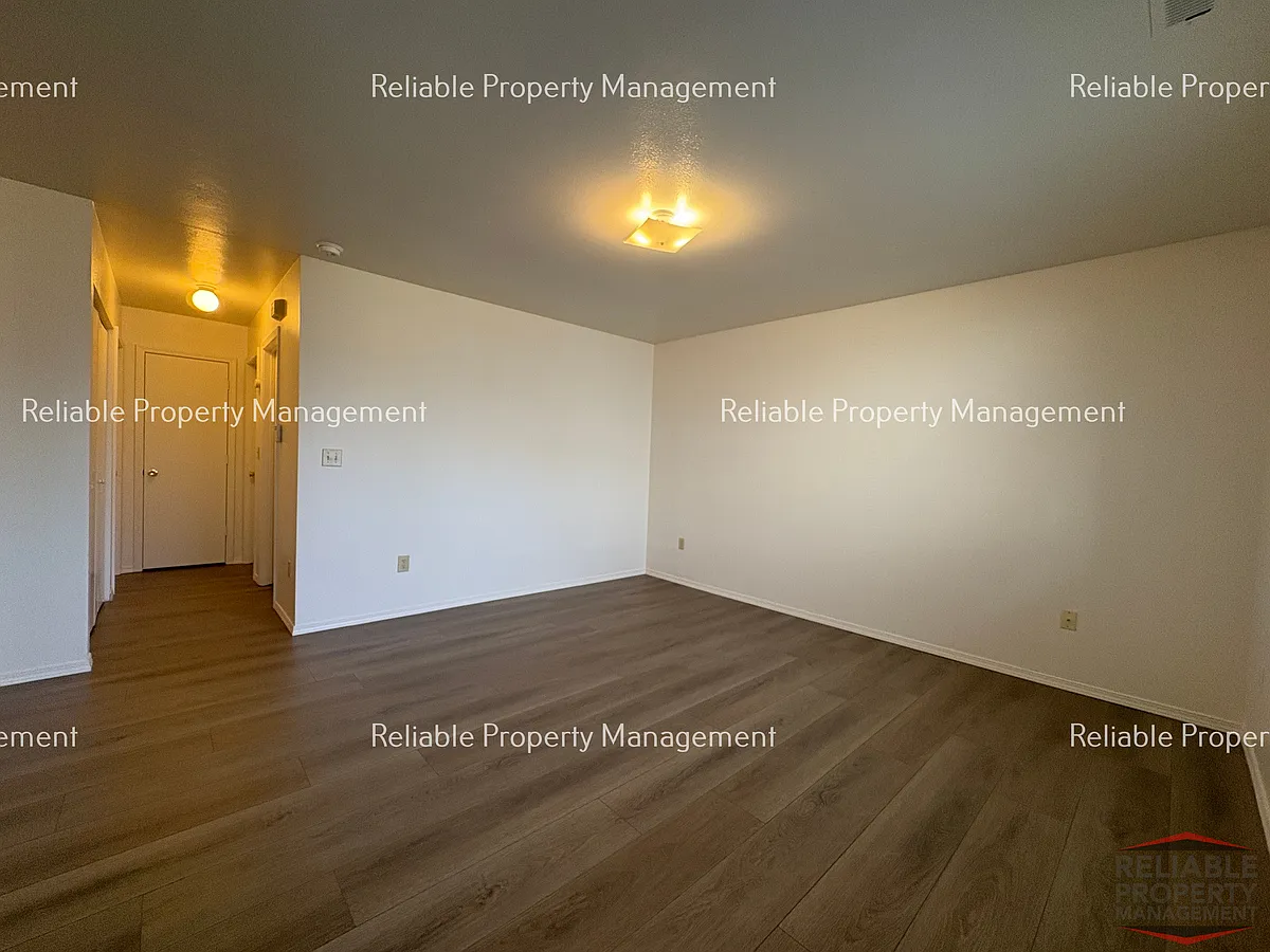 Building Photo - 1601 S Falcon Dr #25