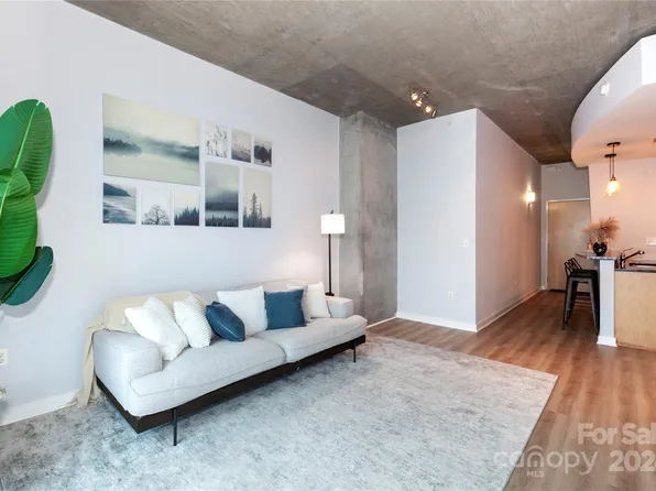 210 Church St #2812, Charlotte, NC 28202