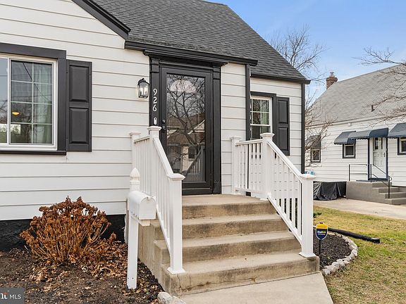 2nd image of 926 Belmont Ave