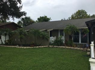 825 Windsor Cir, Brandon, FL 33510