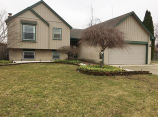 38004 Fringe Dr, Sterling Heights, MI 48310