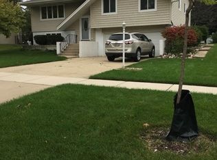 503 S Braintree Dr, Schaumburg, IL 60193