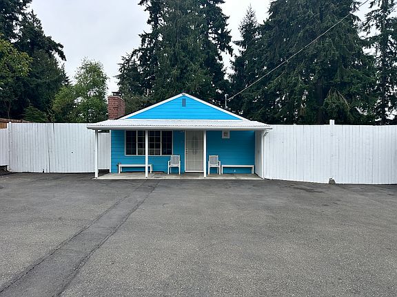 2nd image of 2545 NE 205th St