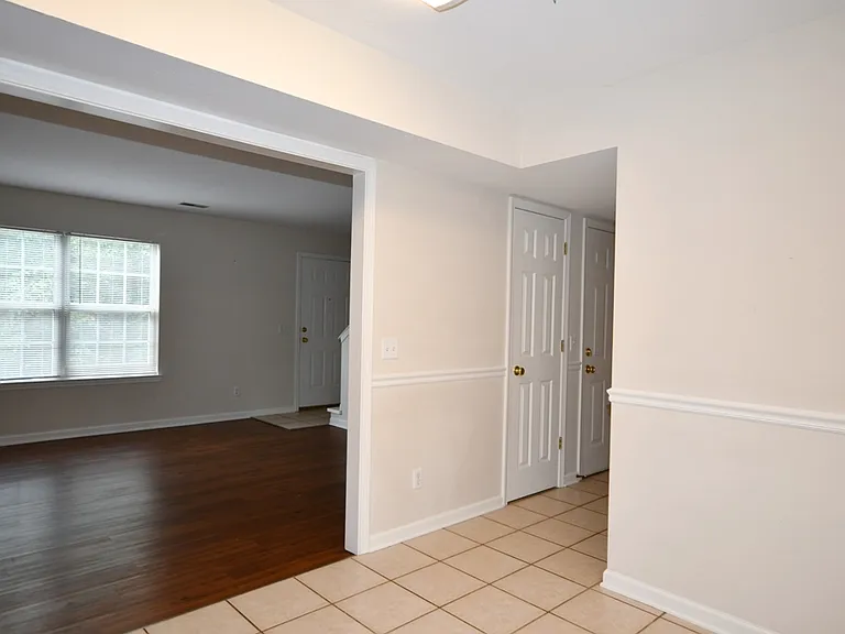 1137 Thomas Ln #B — Photo 6