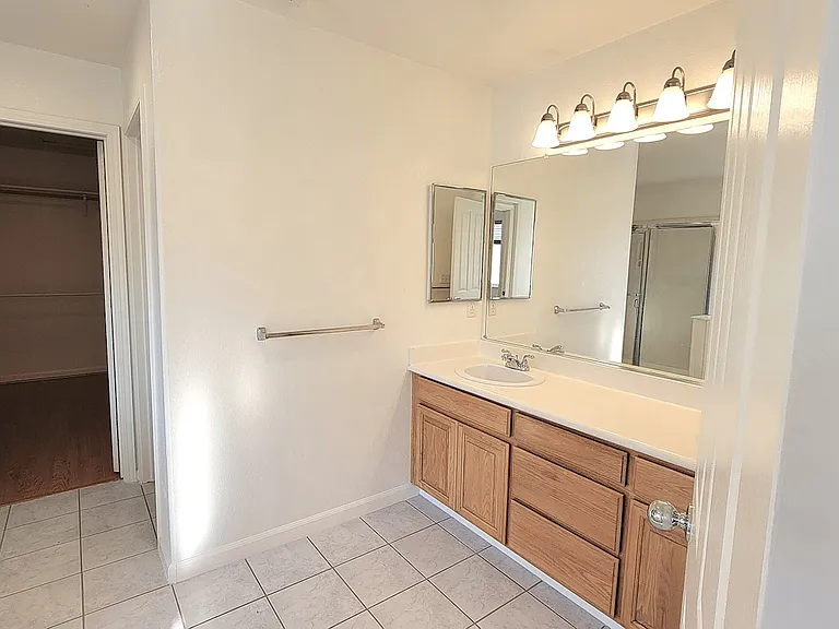 925 Gates St — Photo 38