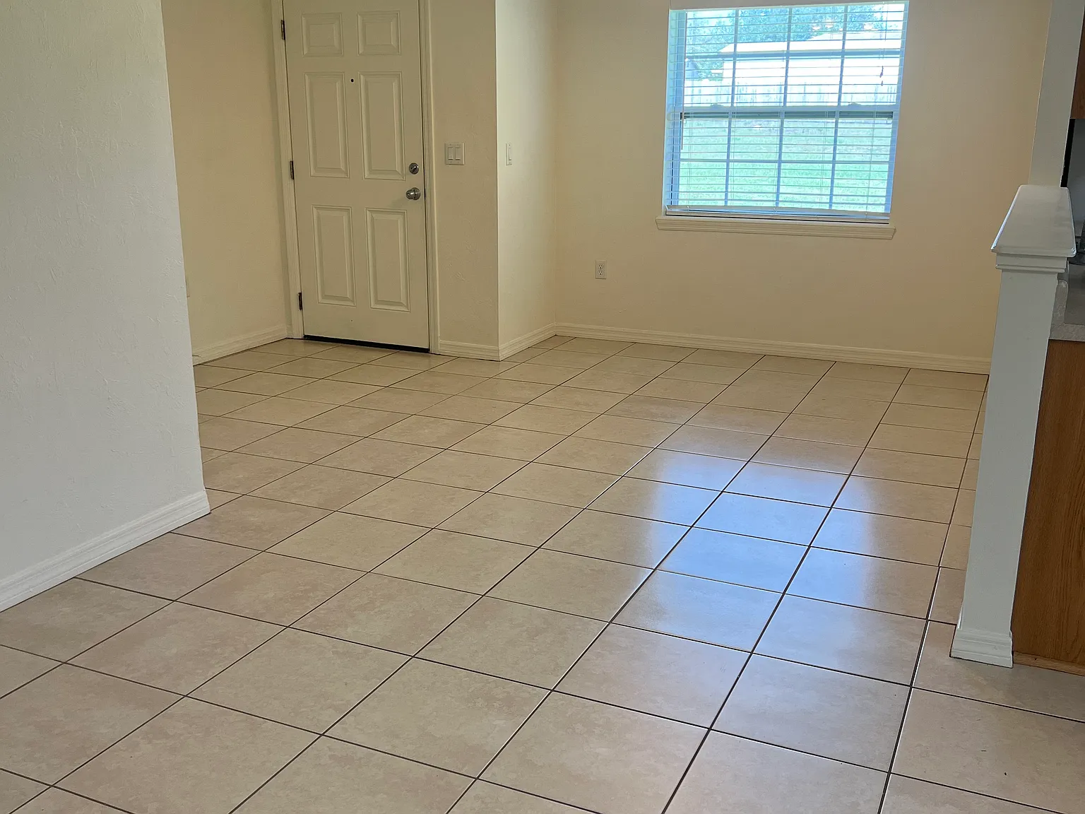 2 bed, 1200 sqft, $1,295 — Photo 4