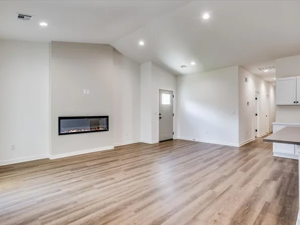 3858 Long Leaf St, Wichita, KS 67205