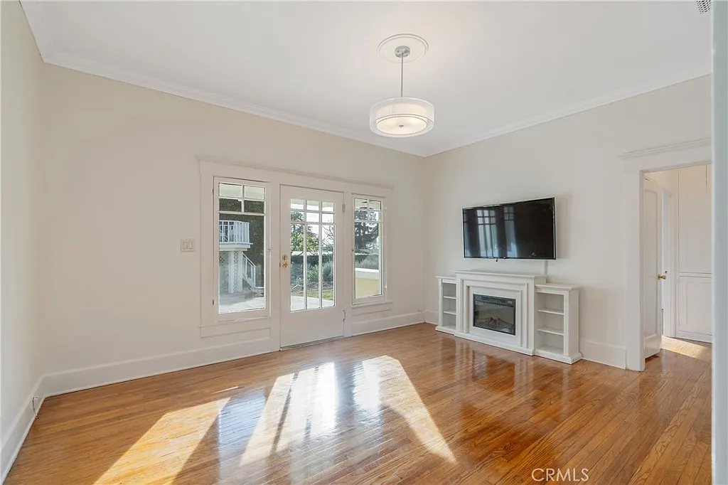 2 bed, 700 sqft, $3,400 — Photo 4