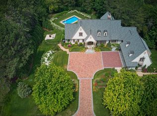 325 Highcroft Ln, Wayzata, MN 55391
