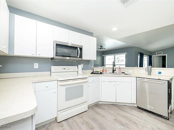 3rd image of 4166 NW 39th Ave