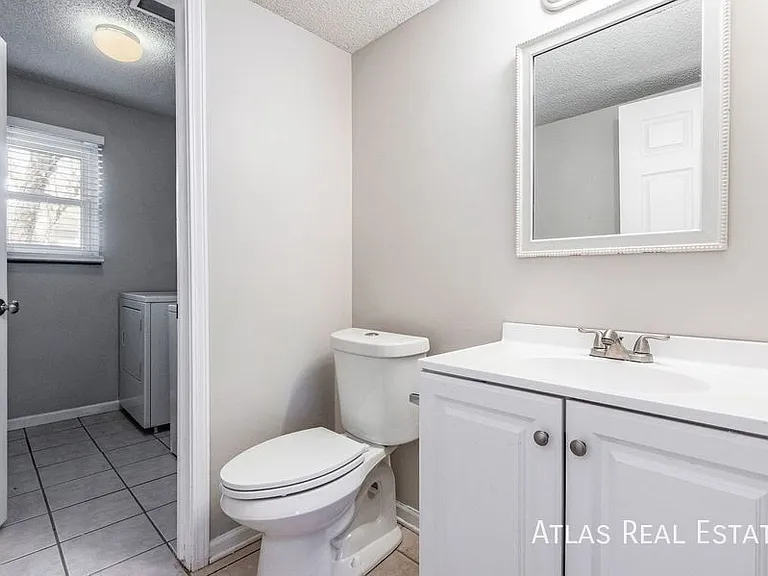 1009 NE 99th St — Photo 11