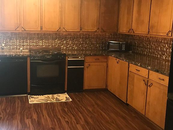 5th image of 788 Woodbine Dr