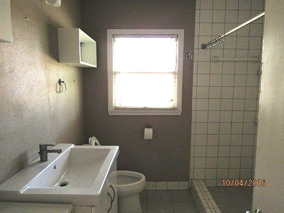 5th image of 1010 W Yoakum Ave