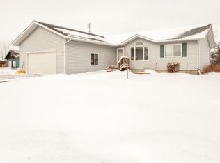 1329 Greenway Blvd SE, East Grand Forks, MN 56721