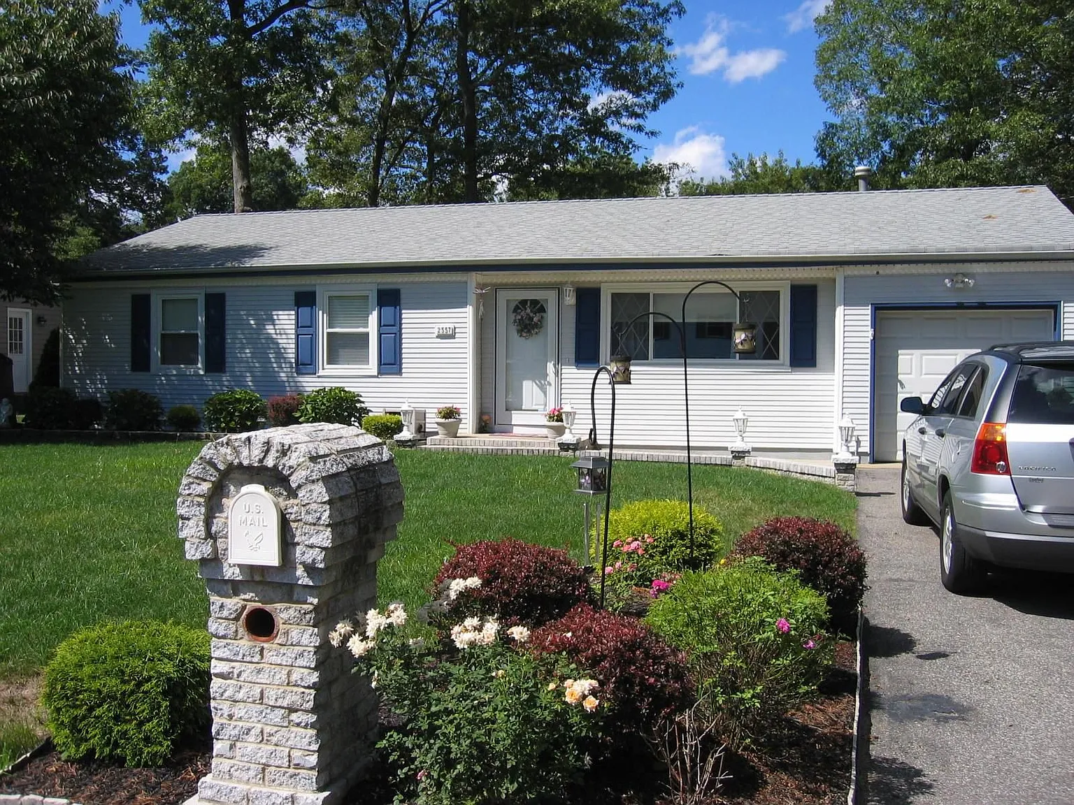 2557 Holly Hill Rd photo 1