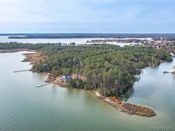 301 Galway Dr, Kilmarnock, VA 22482