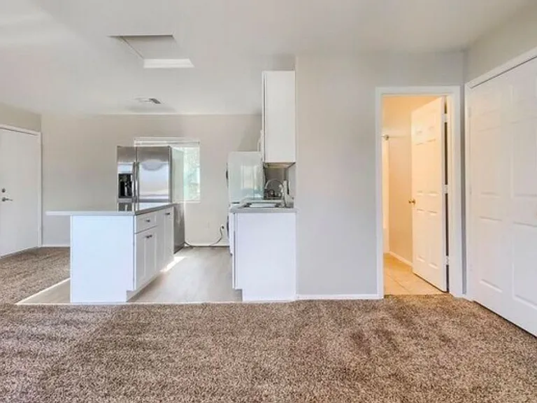 5323 E Taylor St — Photo 4