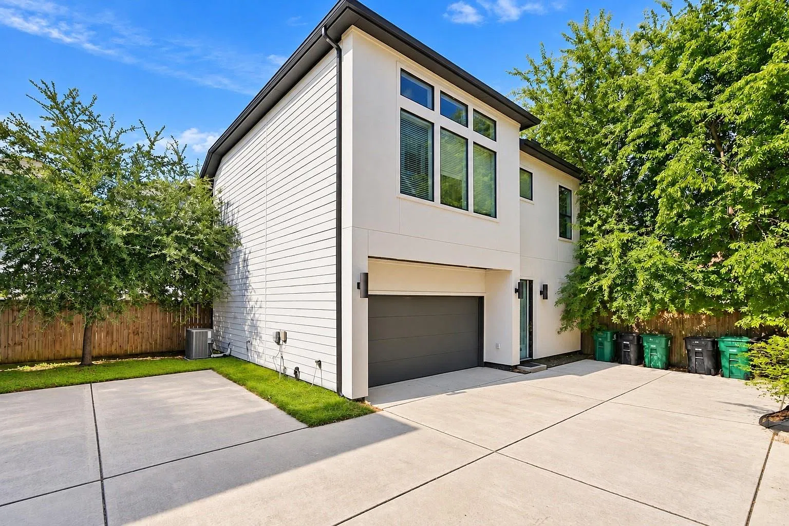 3 bed, 2.5 bath, 1558 sqft, $2,200 — Photo 1