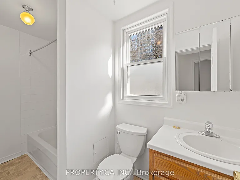120 Stephenson Ave #UPPER — Photo 16