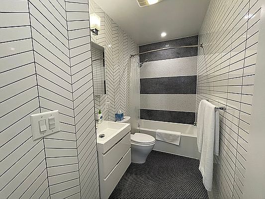 5th image of 374 W 116th St #3E