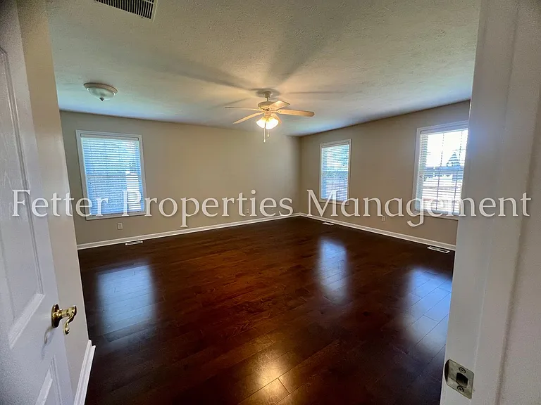 4595 Miranda Dr — Photo 10