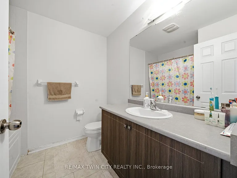 32 Cole Cres — Photo 14