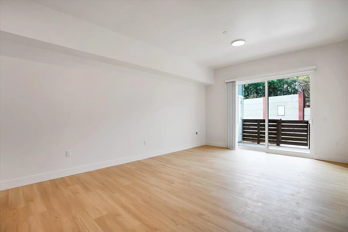 5317 Calle Real — Photo 2