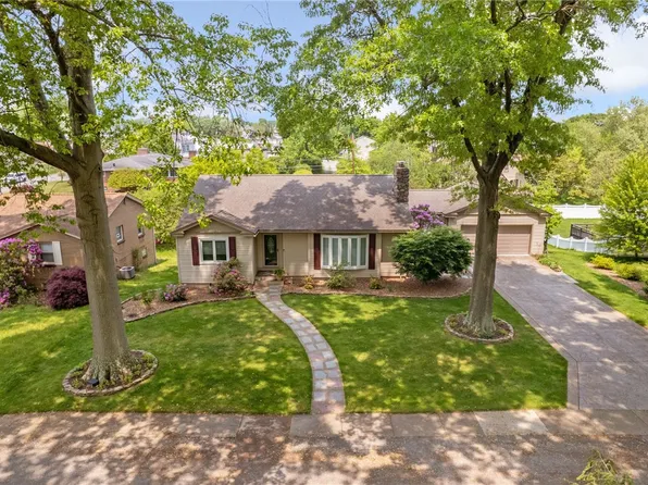 4 N Old Oak Dr, Beaver Falls, PA 15010