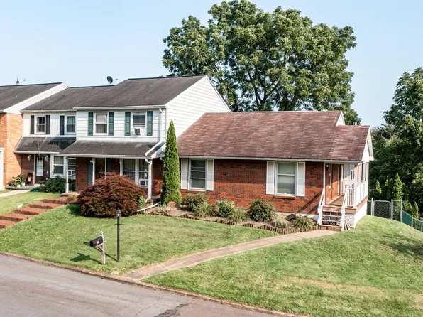 910 Country Club Dr, Bloomsburg, PA 17815