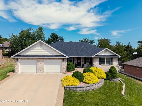 520 Natchez Trace Dr, Jefferson City, MO 65109