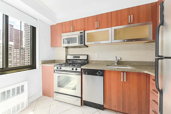 Rented by A&E Real Estate Management | media 7