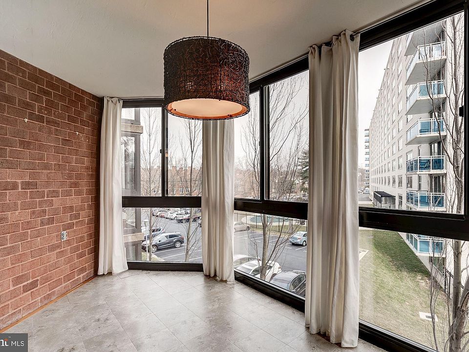 1st image of 1001 N Randolph St APT 323