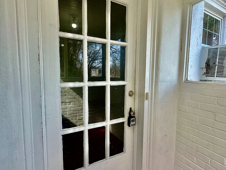 405 E Elm St — Photo 5