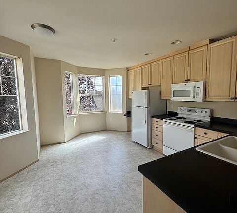 4th image of 1409 Queen Anne Ave N #504