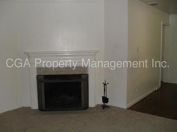 4th image of 2531 Rosyln Way