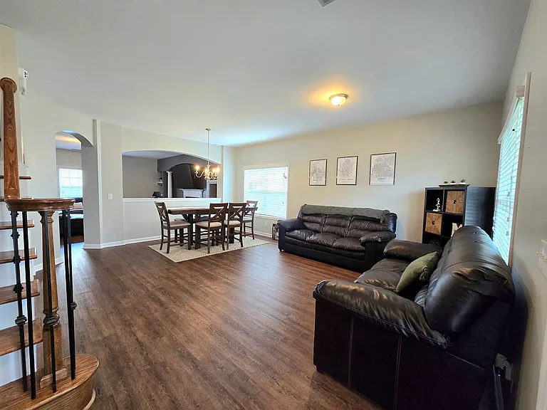 525 Batty Way — Photo 3