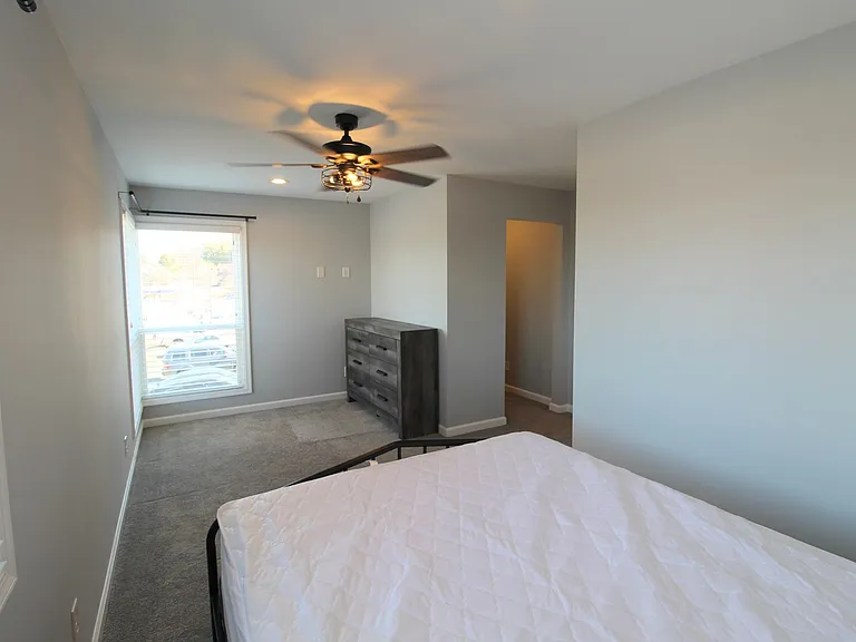 1340F Hunters Rd — Photo 38