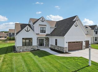 1607 White Deer Trl, Waukesha, WI 53189