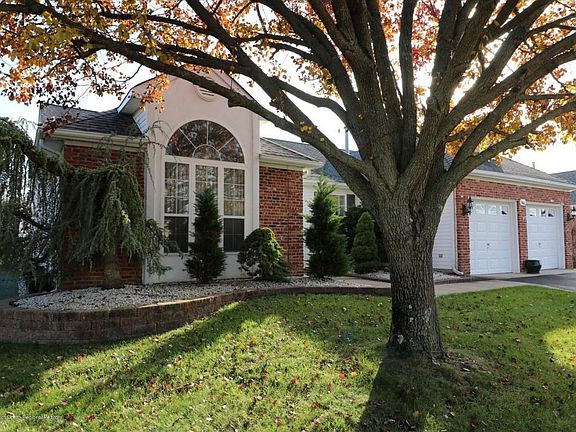 2nd image of 166 Chesterfield Ln