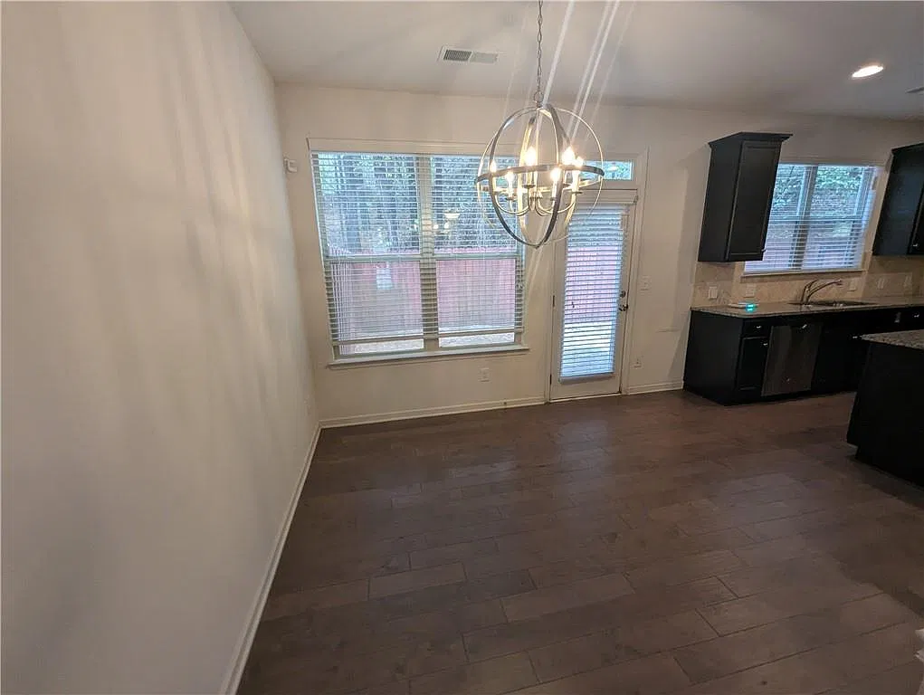 3 bed, 2.5 bath, 1944 sqft, $2,400 — Photo 4
