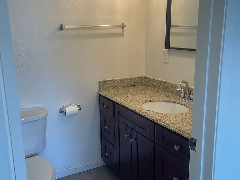 Apt 420 Garfield — Photo 7