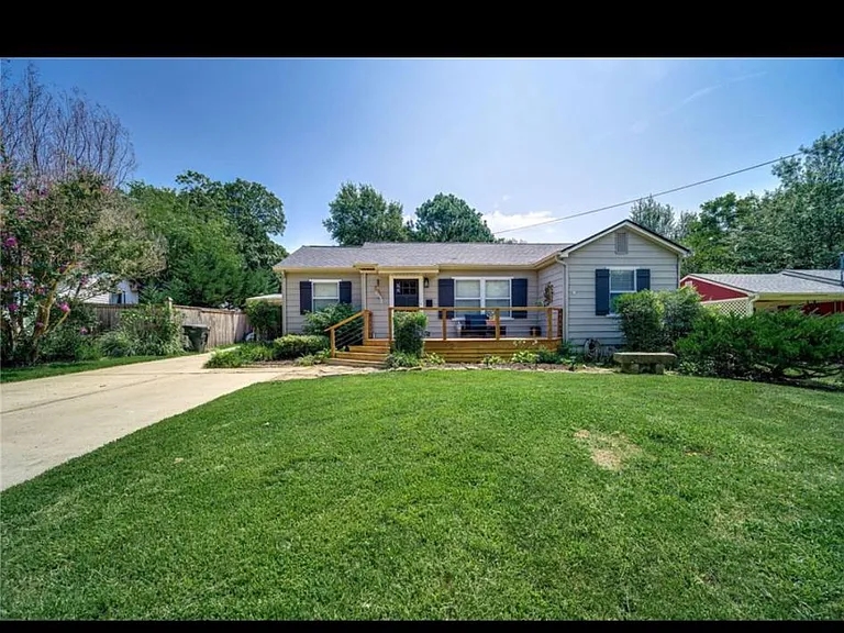 920 N Vandeventer Ave — Photo 1