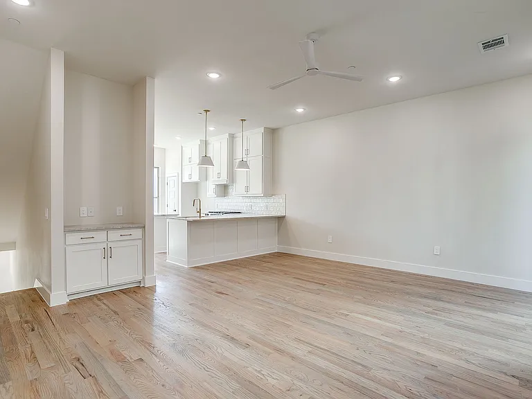 2820 Weisenberger St #102 — Photo 17