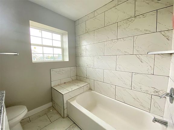4th image of 2802 Westside Dr #2